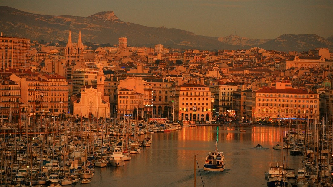 4. Marseille: Bến cảng lâu đời của Pháp này có ảnh hưởng của vùng Địa Trung Hải, phong phú về văn hóa và di sản. Đây cũng là nơi có những loại pizza ngon tuyệt.