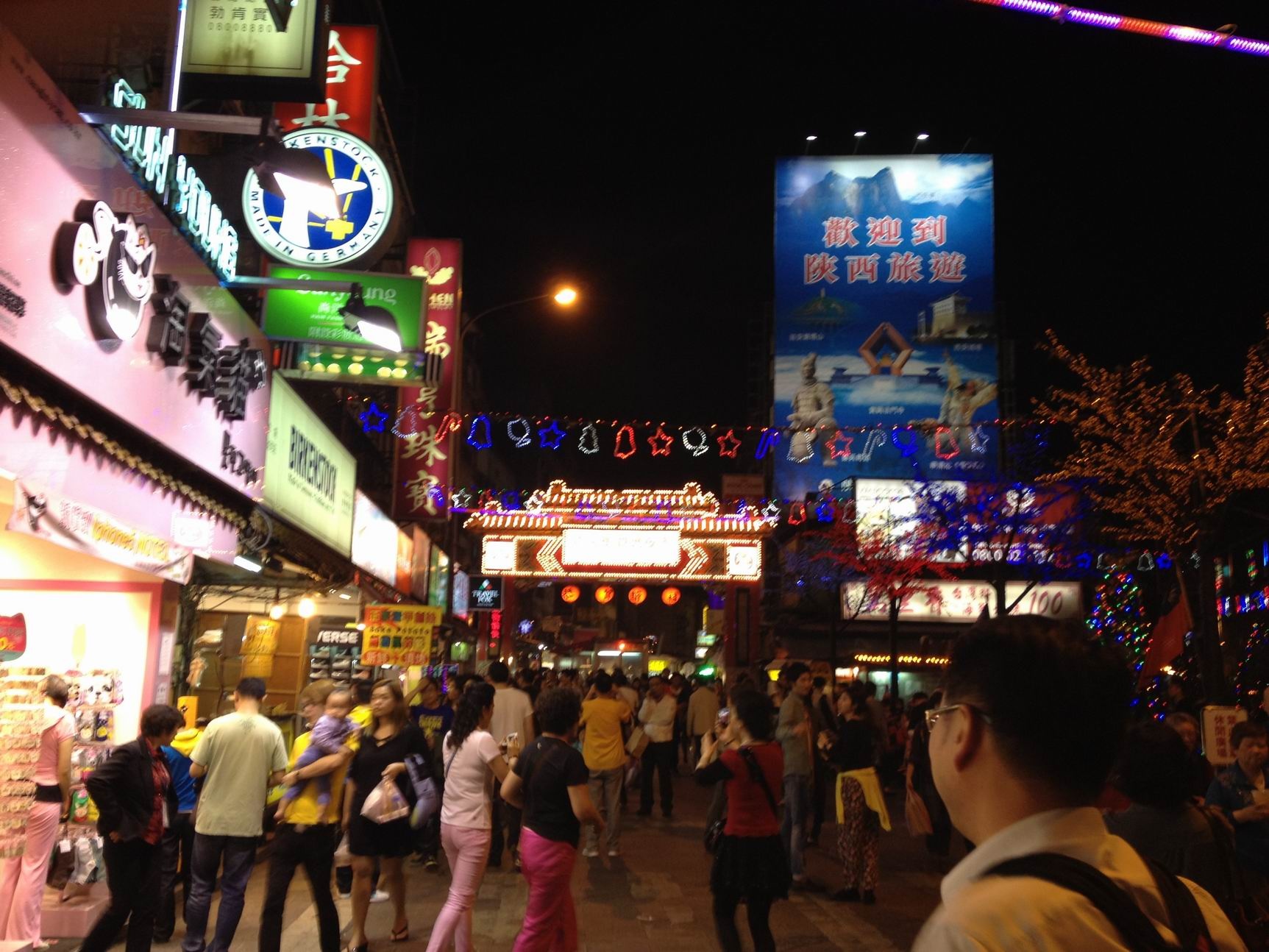 Raohe còn có một linh vật biểu tượng là “con cú”, có nghĩa là sôi động và nhiệt tình vào ban đêm, giống như phong cách sống của các chủ quán ở nơi đây. Ảnh: onlylady