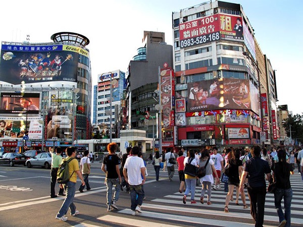 Đường Ximending. Đặt chân tới con đường này du khách không chỉ được mua sắm, vui chơi mà còn cảm nhận được nét văn hóa và lối sống đặc trưng của người Đài Bắc. Ảnh: QQ