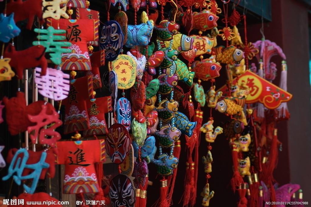 Đồ lưu niệm nhỏ: Tại một số nơi như phố cổ Đạm Thủy, Hồng lầu Tây Môn, Cửu Phần... đều bán những đồ lưu niệm nhỏ mang biểu trưng của Đài Loan. Du khách cũng có thể mua những đồ này ở các điểm du lịch nhưng giá cả sẽ đắt hơn. Ảnh: Nipic.