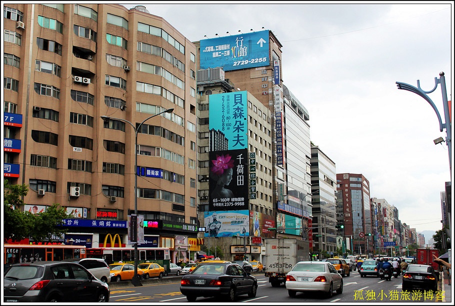 8. Trên đường không nhìn thấy biển xe của quân đội. Một người bạn sống ở Đài Loan cho hay, nếu nhìn thấy xe có biển của quân đội thì nhất định đã có sự vụ gì xảy ra. Ảnh: Ifeng