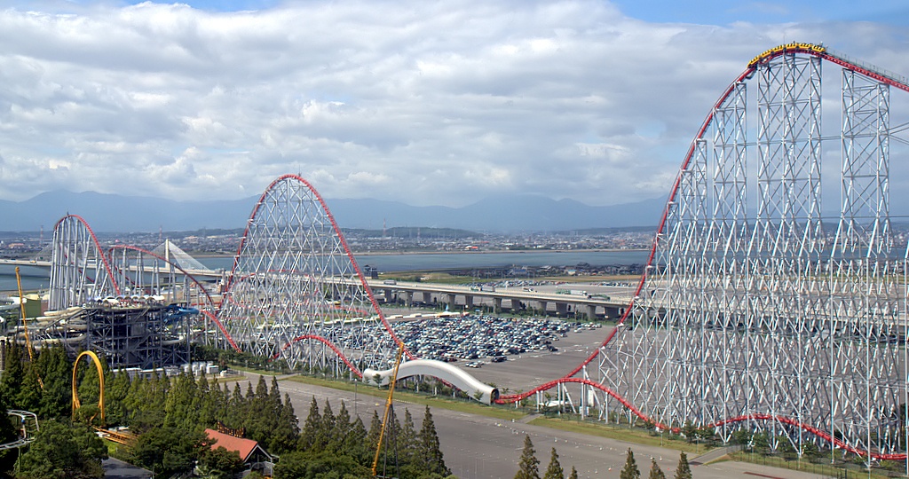 Steel Dragon 2000, Spaland, Nhật Bản: Đây là tàu lượn siêu tốc dài nhất thế giới và cao thứ 6, với quãng rơi dài thứ 5 thế giới còn tốc độ thì giữ vị trí thứ 6. Steel Dragon 2000 cao 97 m, dốc 65 độ, tốc độ lên tới 153 km/h. Ảnh: towson.