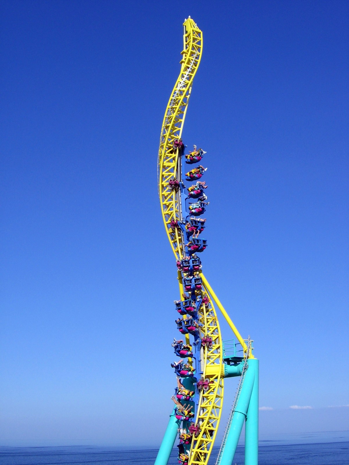  Wicked Twister, Cedar Point, Ohio, Mỹ: Tàu lượn này cao 66 m, tốc độ lên tới 116 km/h. Ảnh: wikia.