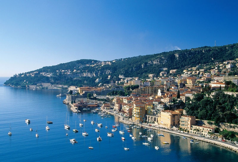 Dan Phap noi gian vi bai bien bi dong cua hinh anh