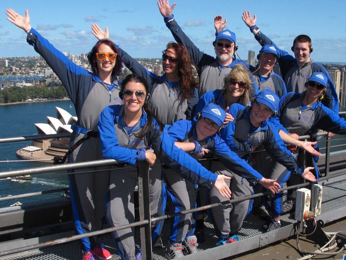 1. Trèo lên đỉnh cầu Harbour ở Sydney để chiêm ngưỡng cảnh bến cảng tuyệt đẹp.