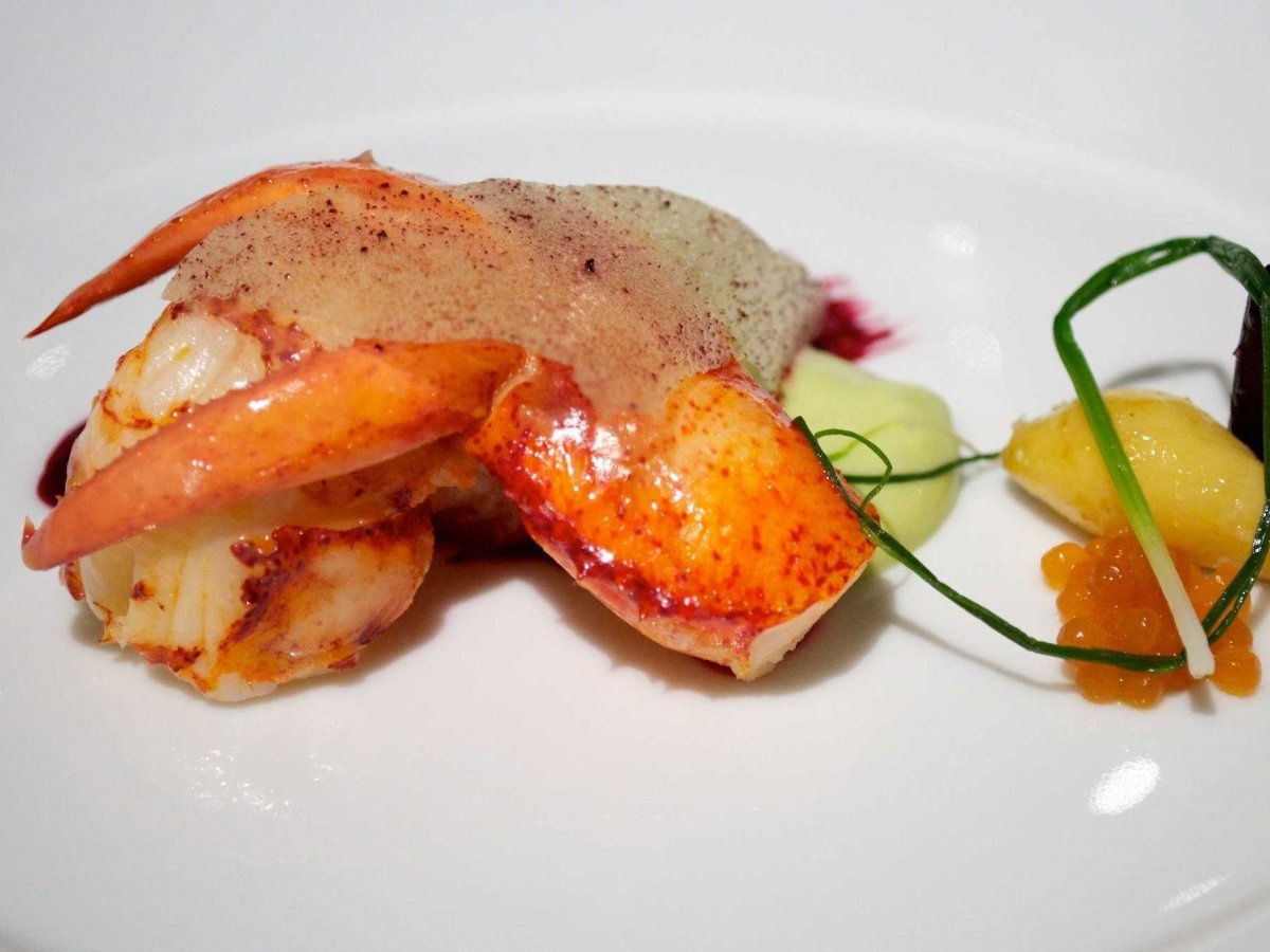 26. Thưởng thức một bữa ăn để đời tại The French Laundry, một trong những nhà hàng của Thomas Keller được gắn 3 sao Michelin ở Napa Valley, California, Mỹ.