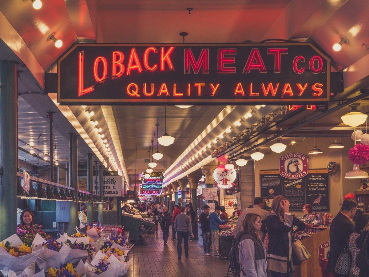 Pike, Seattle, Washington: Chợ bắt đầu hoạt động từ năm 1907, là một trong những chợ nông sản lâu đời nhất nước Mỹ. Chợ mở cửa 7 ngày trong tuần với các mặt hàng thực phẩm và đồ thủ công mỹ nghệ.