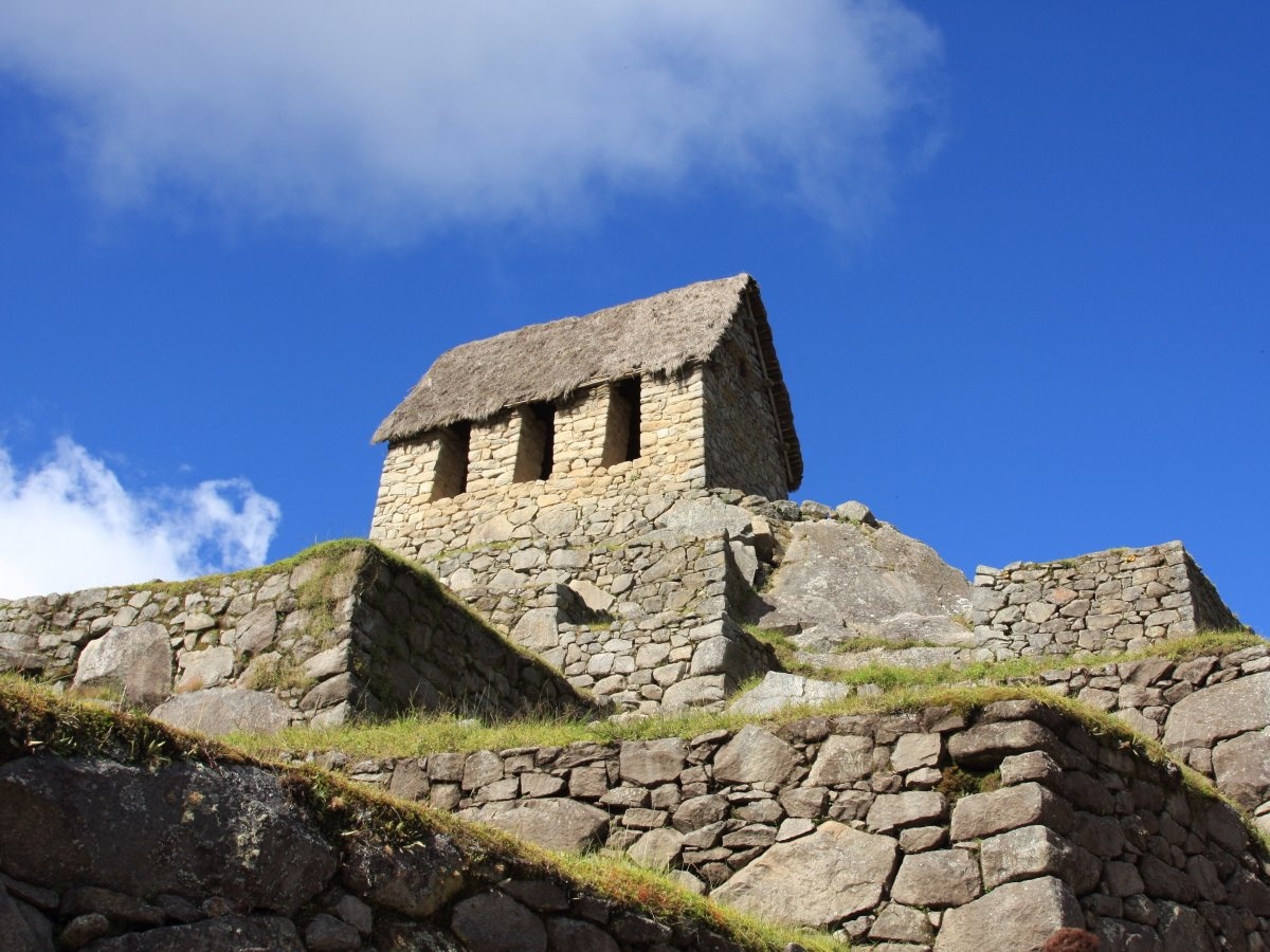 Machu Picchu nằm ở độ cao 2.438 m so với mực nước biển và trải dài 8 km.