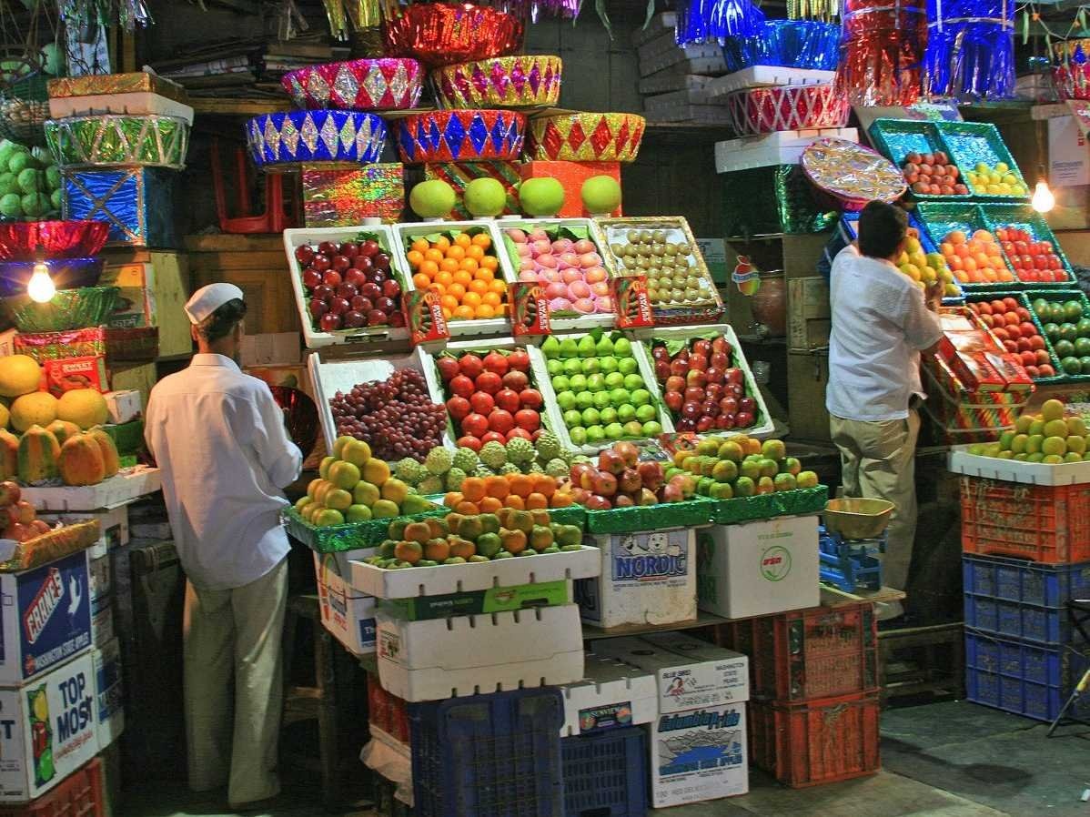 Crawford, Mumbai, Ấn Độ: Chợ được thành lập năm 1871 và được đặt theo tên thị trưởng thành phố Arthur Crawford. Chợ có thiết kế ấn tượng, đặc biệt là những bức phù điêu gần cửa vào. Chợ mở cửa hằng ngày trừ chủ nhật, người dân địa phương thường đến đây mua đồ ăn.