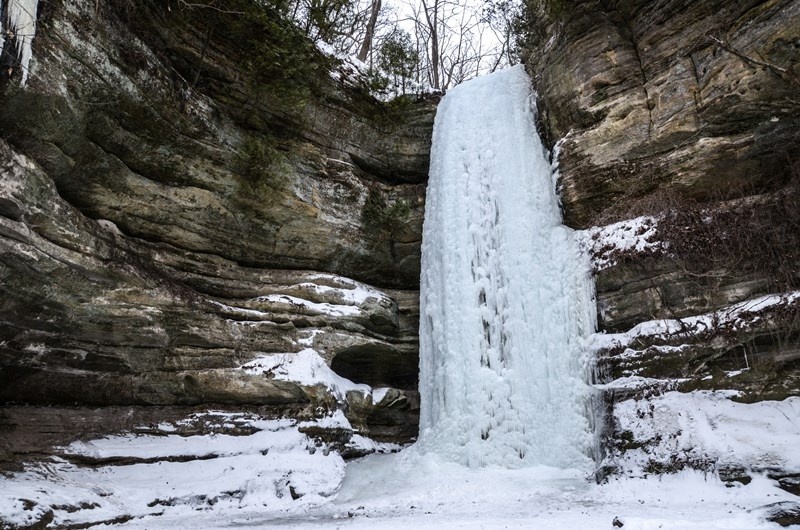 Thác đóng băng (Mỹ): Các dòng thác đóng băng trở nên phổ biến khi thời tiết quá lạnh, đây là nơi lý tưởng cho các nhà nhiếp ảnh thỏa sức sáng tạo.