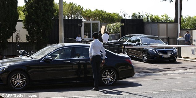 Ít nhất 400 xe siêu sang được thuê để phục vụ đoàn khách.