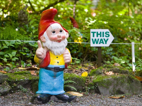 4. Khu bảo tồn các chú lùn, Anh: Khu bảo tồn này có hơn 1.000 các chú lùn được trưng bày ngoài trời cùng một bộ sưu tập các bức tượng cổ. Du khách đến đây sẽ được phát mũ nhọn và cần câu miễn phí để vào tham quan.