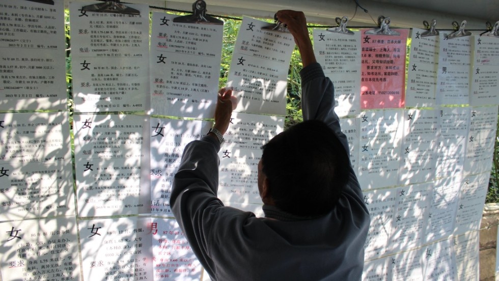 Theo truyền thống, cha mẹ thường sắp đặt hôn nhân cho con cái ở Trung Quốc, nhưng con cái từ lâu đã bắt đầu có quyền lựa chọn bạn đời cho mình.