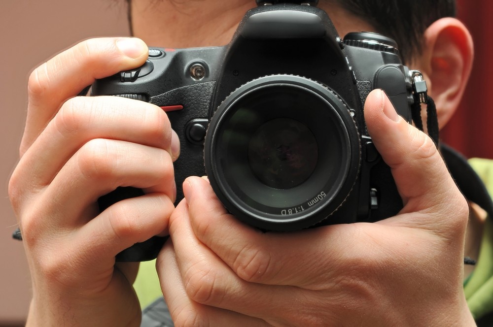 10. Đừng chụp ảnh người lạ mà không xin phép: Người Dubai tuyệt đối không thích bị chụp ảnh mà không được hỏi trước. Vì vậy tốt nhất hãy xin phép một cách lịch sự nếu bạn không muốn gặp rắc rối to. Ảnh: Wordpress.