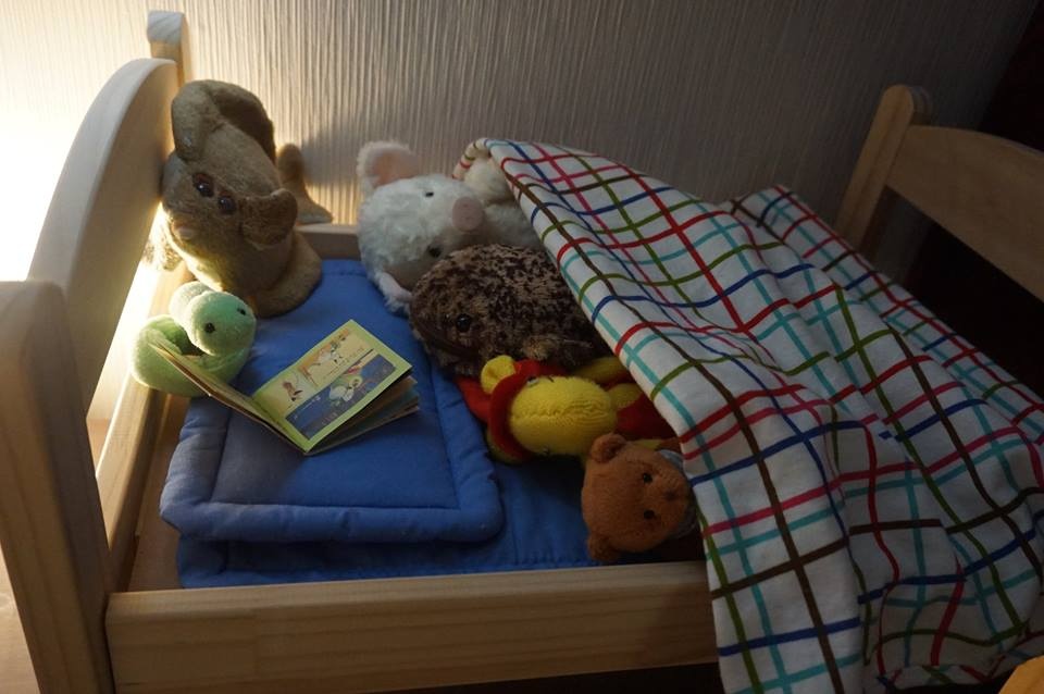 Khi màn ăn uống đã hoàn tất, các thực khách sẽ được thư giãn bằng cách ngồi thành vòng tròn để nghe các câu chuyện ma của Karei và chơi bài cùng nhau. Sau đó, các con thú nhồi bông sẽ được đi ngủ sau khi nghe một câu chuyện kể. Sáng hôm sau, chúng được đóng gói và chuyển lại cho chủ nhân.