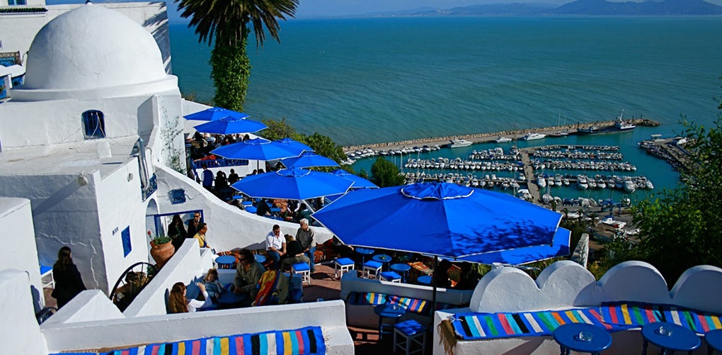 Sidi Bou Said, Tunisia: Ngôi làng Bắc Phi kiểu bohemieng này là một địa điểm du lịch nổi tiếng cho giới nhà giàu ở Tunisia. Phong cảnh ở đây trông giống những hòn đảo Hy Lạp với những ngôi nhà màu trắng điểm xuyết xanh dương.