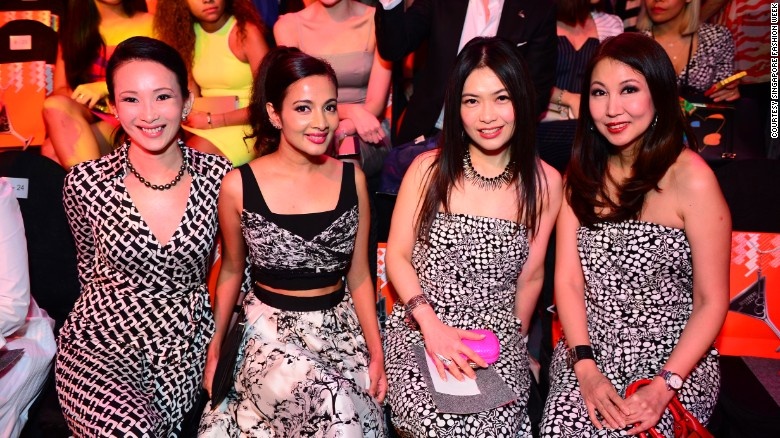 9. Tuần lễ thời trang: Không như các tuần lễ thời trang diễn ra ở Paris, New York, Milan hay London chỉ mở cửa cho giới truyền thông, khách hàng tiềm năng và các ngôi sao nổi tiếng, tuần lễ thời trang ở Singapore bán vé rộng rãi cho công chúng.