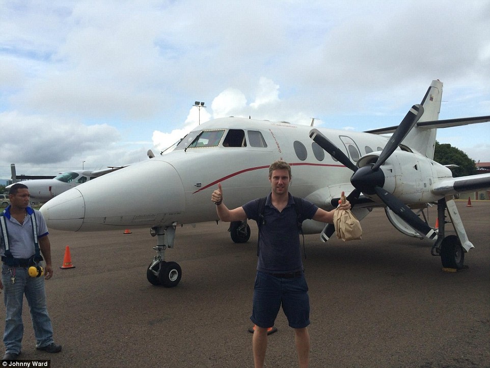 Sau khi tốt nghiệp chuyên ngành kinh tế quốc tế ở một trường đại học tại Anh năm 2006 và tham gia một trại hè dành cho trẻ em có hoàn cảnh đặc biệt, Johnny bắt đầu kiếm tiền mua vé một chiều đến Thái Lan để dạy tiếng Anh.