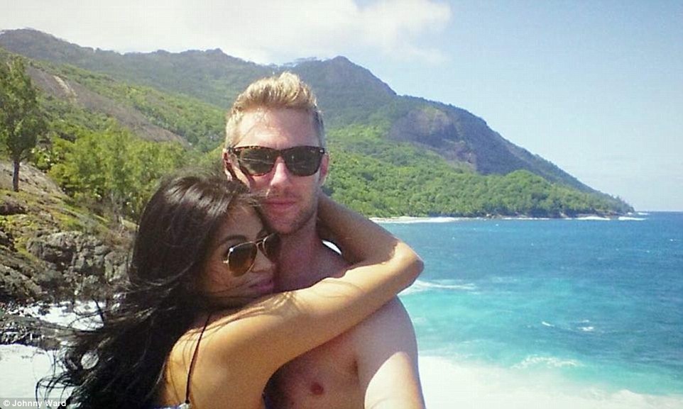 Làm việc trên laptop khiến Johnny có nhiều thời gian cho các hoạt động khác trên hành trình của mình. Bạn đồng hành của anh chính là người bạn gái, một tiếp viên hàng không anh gặp ở Thái Lan.