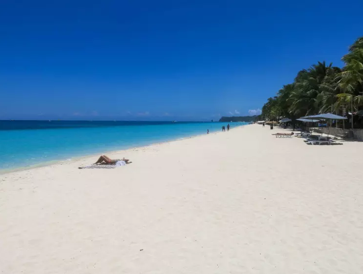 Giờ cao su: Người Philippines có thêm một khái niệm là “giờ Philippines”, có nghĩa là giờ cao su. Thông thường nếu có hẹn, họ sẽ đến trễ khoảng 10 – 15 phút là bình thường. 