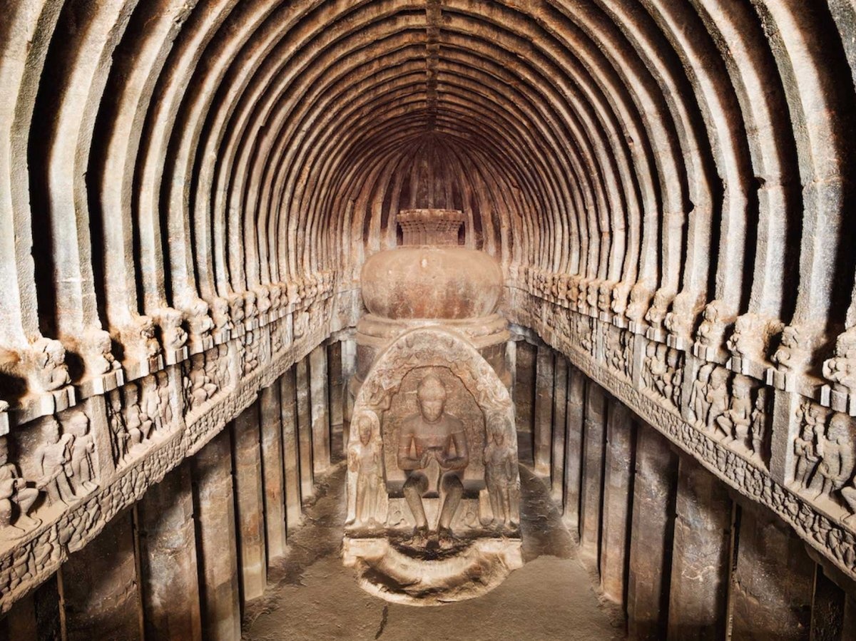 Các di tích Phật giáo bên trong Ajanta Caves, miền trung tây Ấn Độ có bề dày lịch sử bắt đầu từ thế kỷ 1-2 trước Công nguyên.