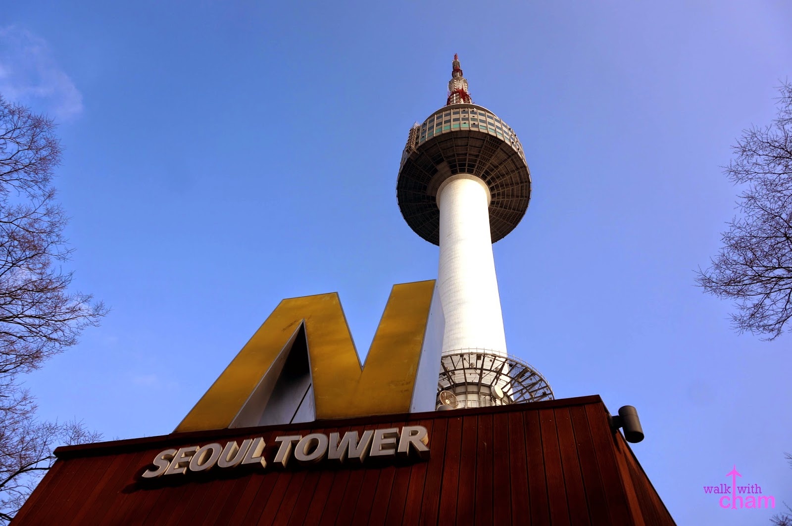NhậTháp N Seoul Tower: Cảnh này xuất hiện trong tập 16 và 18. Trang TripAdvisor liệt N Seoul Tower là địa điểm du lịch nổi tiếng nhất ở Seoul. Trong phim, Cheon Song-yi muốn hẹn hò với Do Min-jun và gắn khóa tình yêu lên hàng rào ở đây. N Seoul Tower có đài quan sát cao 300 m và một số nhà hàng, cửa hiệu. Nằm trên tầng cao nhất của tòa tháp là n.GRILL, một nhà hàng Pháp được gắn sao Michelin. Bữa trưa ở đây có giá từ 45.000 won, còn thực đơn cho 2 người là 320.000 won. Ảnh: Walkwithcharm.