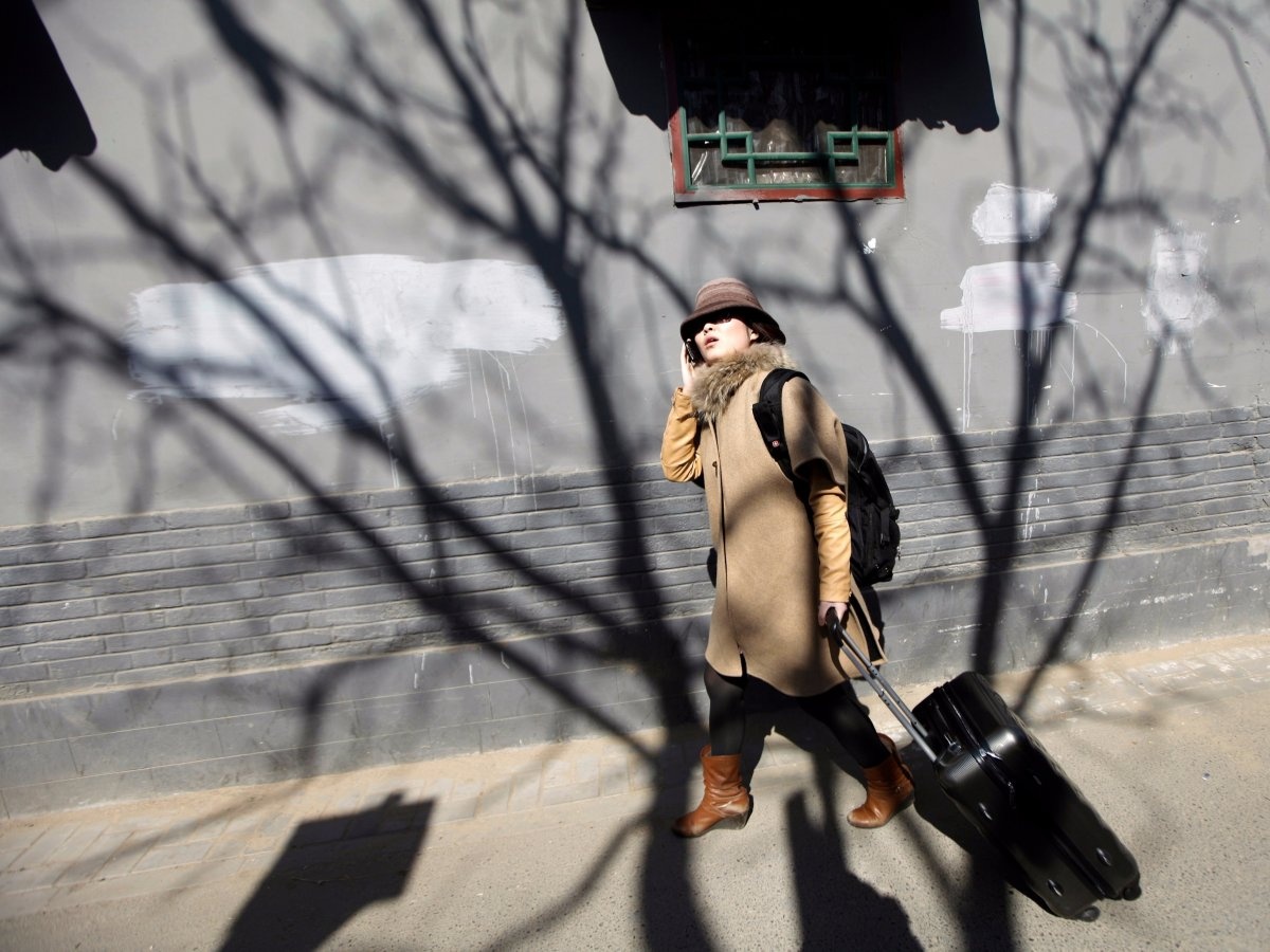 Zhuang Jing là một chuyên gia đánh giá khách sạn ở Bắc Kinh, Trung Quốc. Năm 2010, cô lọt vào danh sách 3 người thắng giải trong số 7.800 ứng cử viên và chính thức làm việc cho công ty Qunar với nghề đánh giá khách sạn.  Zhuang Jing từng ngủ ở rất nhiều khách sạn, cô ghi lại những trải nghiệm tại phòng khách sạn cũng như với các nhân viên khách sạn để giúp du khách có lựa chọn tốt nhất. Công việc “ngủ tại khách sạn” của Zhuang Jing đòi hỏi phải hoàn toàn bí mật, không để nhân viên khách sạn biết. Theo cách này, cô có thể đánh giá khách sạn một cách khách quan mà không có một sự ưu tiên đặc biệt nào.