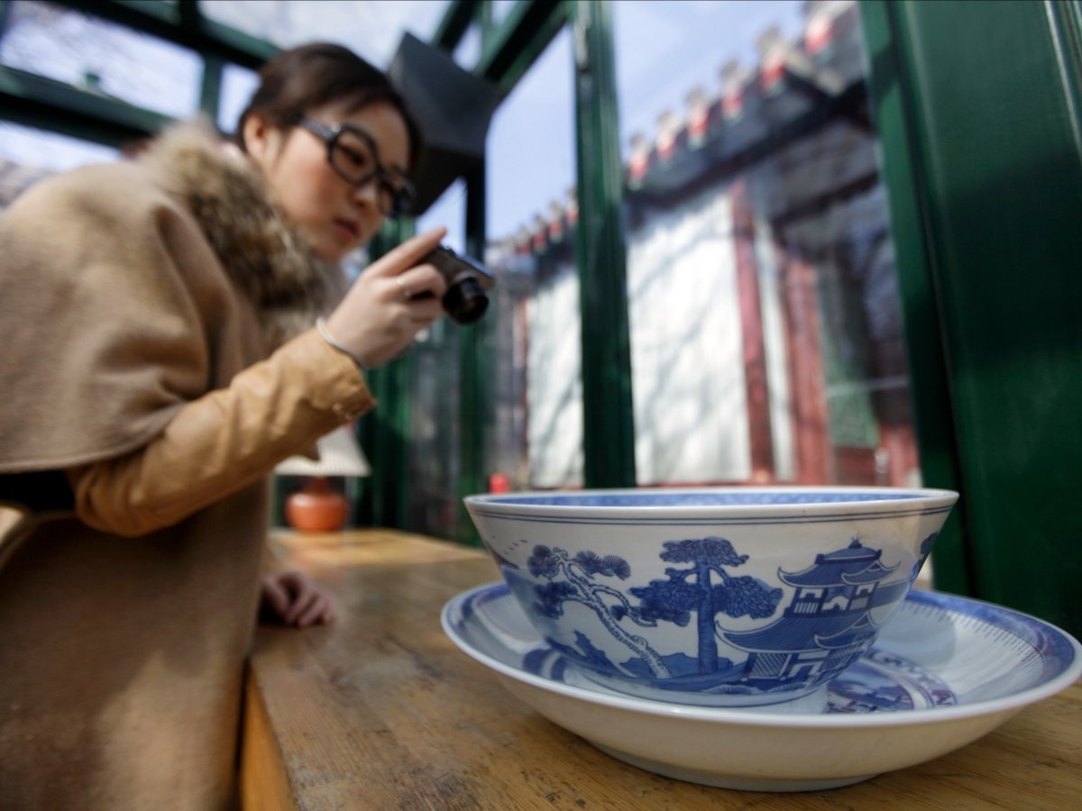 Đối với  Zhuang Jing, công việc đòi hỏi sự tập trung cao độ vì cô chỉ có một ngày để quan sát và ghi lại tất cả các chi tiết bằng máy ảnh và máy quay.