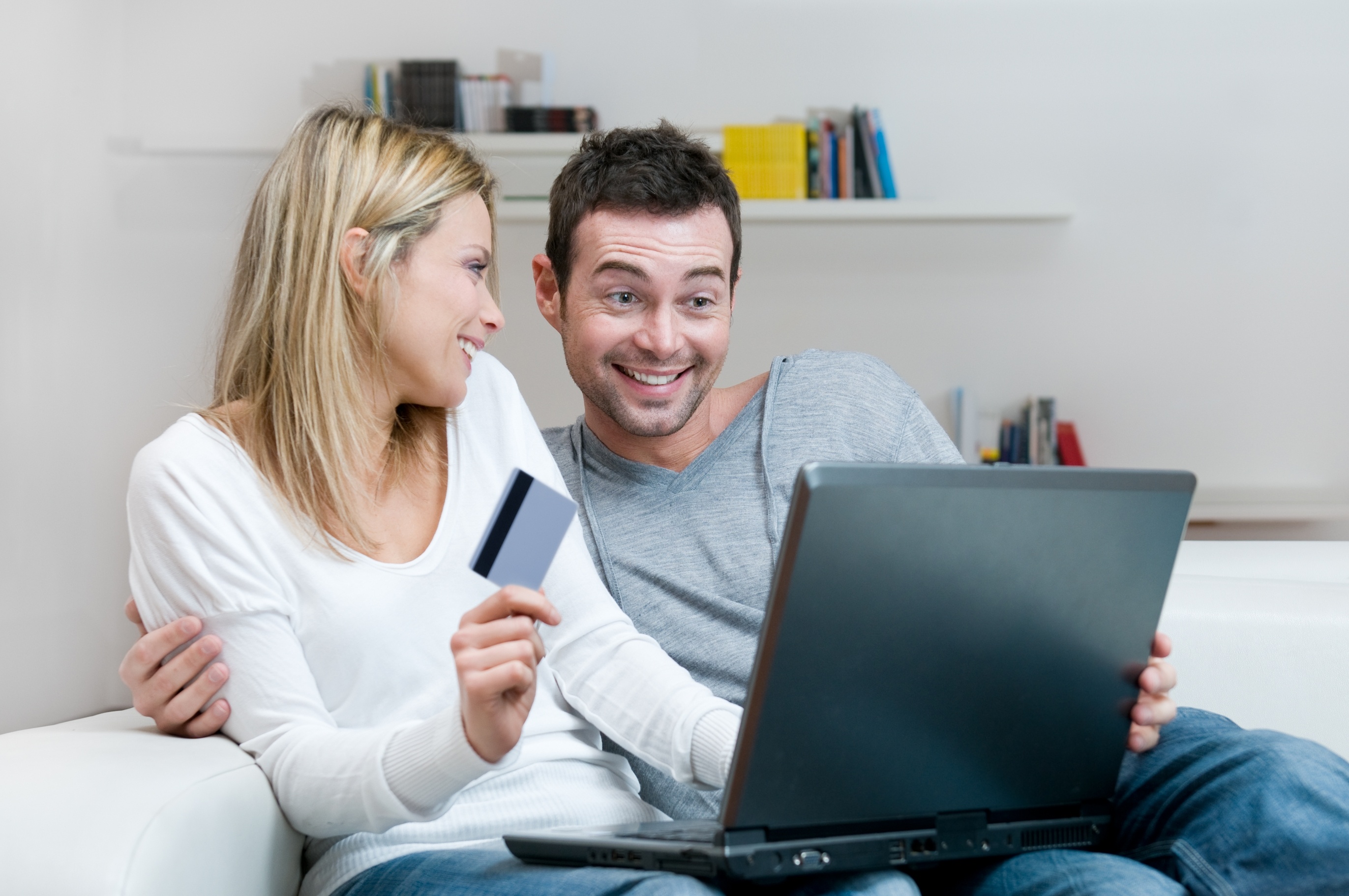 2. Nên đặt khách sạn trước bao lâu? Hiệp hội khách sạn Mỹ khuyên du khách nên đặt khách sạn ngay khi chốt lịch cho chuyến đi, đặc biệt nếu bạn du lịch cùng gia đình hoặc có những yêu cầu đặc biệt về phòng ở. Hiệp hội này cũng khuyên du khách nên đặt trực tiếp với khách sạn để được giá tốt nhất. Ngoài ra, khách hàng còn được cộng điểm khách hàng thân thiết nếu không đặt qua bên thứ 3. Tuy nhiên, đặt phòng vào phút chót đôi khi cũng mang lại giá ưu đãi cho du khách. Ảnh: Wordpress.