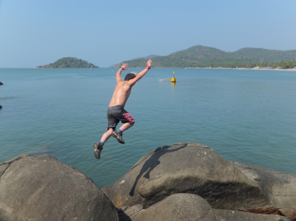  Will Hatton hạ cánh ở Bangkok, Thái Lan với <abbr class=