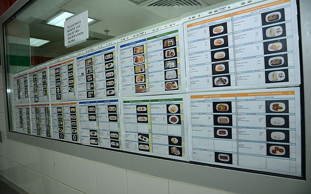 Các thực đơn được tính toán tuyệt đối chính xác từ trọng lượng từng thành phần trong món ăn, kể cả ở khoang phổ thông lẫn khoang hạng nhất.