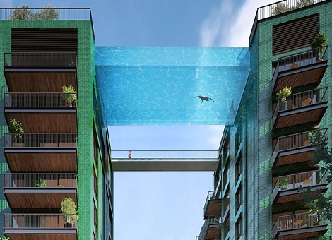 Be boi trong suot o lung chung troi London hinh anh