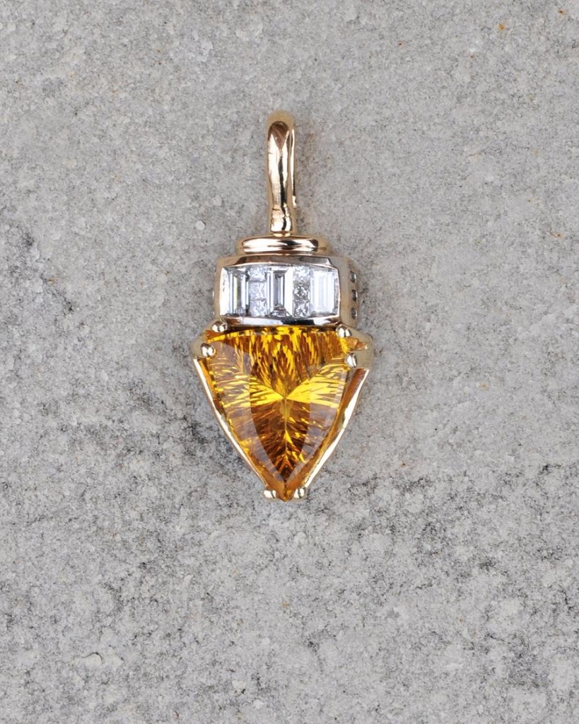 Đá beryl: Từ xa xưa ở các nước phương pông, beryl được xem là đá màu nhiệm truyền năng lượng hồi sinh cho cơ thể và lấy đi năng lượng tiêu cực, ngăn ngừa sự mệt mỏi và giữ cho tinh thần luôn sảng khoái. Đá beryl mang lại cho Nhân Mã niềm vui, sức trẻ và xua tan sự lười biếng, đồng thời tăng cường sự cảm thông và lòng chân thành.