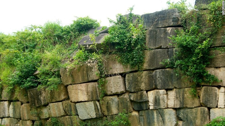 Công trình không dùng vữa, được hoàn thành trong 3 tháng.