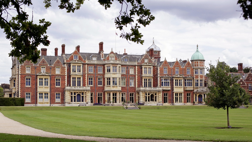 Nghi dem tai nha rieng cua Nu hoang Anh hinh anh