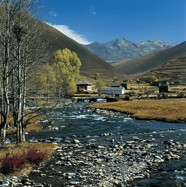 Cửu Trại Câu trong tiếng của người Tây Tạng nghĩa là 