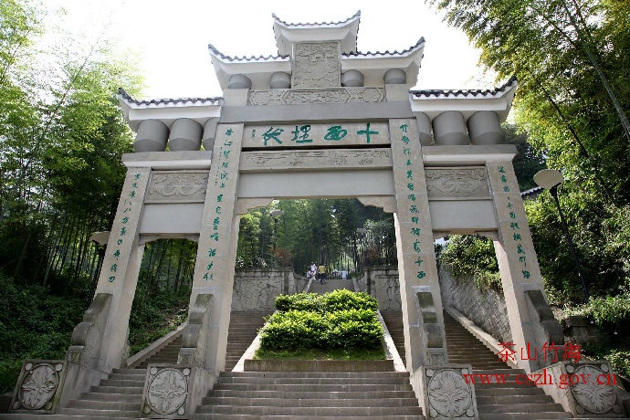 Nói đến tác phẩm của đạo diễn Trương Nghệ Mưu thì phải nói tới phim “Thập Diện Mai Phục”. Đây là tác phẩm tạo ra cơn sốt điện ảnh châu Á khi ra mắt khán giả vào năm 2004. Ảnh: Cszh