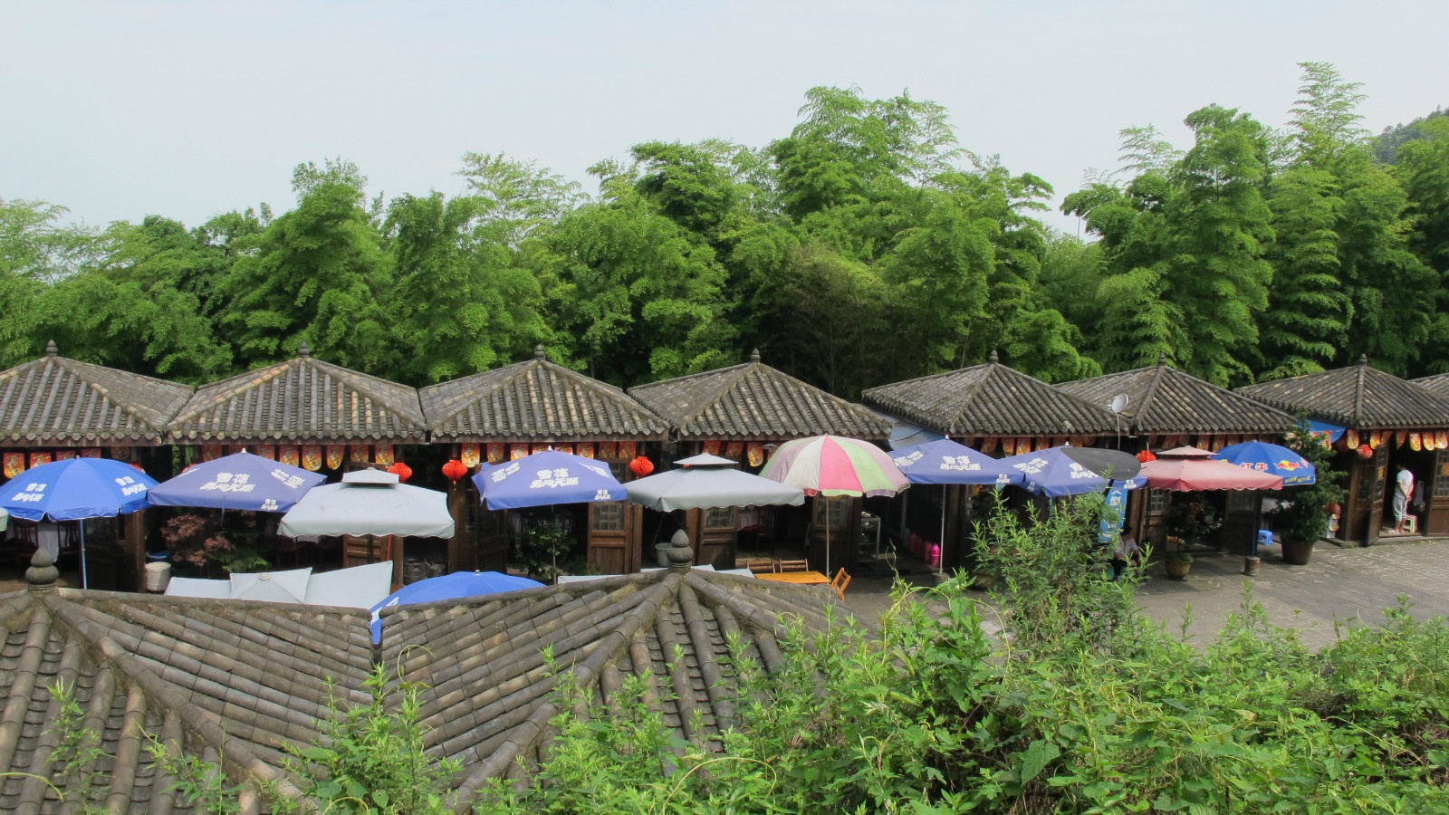 Khi ra về, du khách có thể tới phố Trà Trúc Thiên để mua đồ lưu niệm. Ảnh: Mafengwo