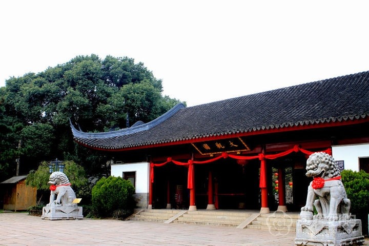 Hồng Lâu Mộng là bộ phim được đạo diễn Vương Phù Lâm phỏng theo một trong 