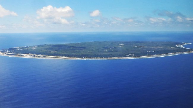 Nauru: Nước cộng hòa nhỏ nhất thế giới này hầu như không dành cho khách du lịch. Mỗi tuần chỉ có duy nhất một chuyến bay đến Nauru từ Australia. Trên cả thế giới chỉ có khoảng 9 cơ quan sứ quán, lãnh sự của Nauru, vì vậy xin visa là điều gần như không tưởng. Ảnh: Daily Telegraph.