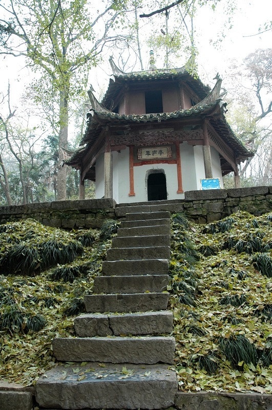 Sau này có thêm một số kiến trúc khác như Long Trung Thư Viện, Gia Cát Thảo Lư Đình, Quan Tinh Đài, Cầm Đài... Ảnh: Wangyi