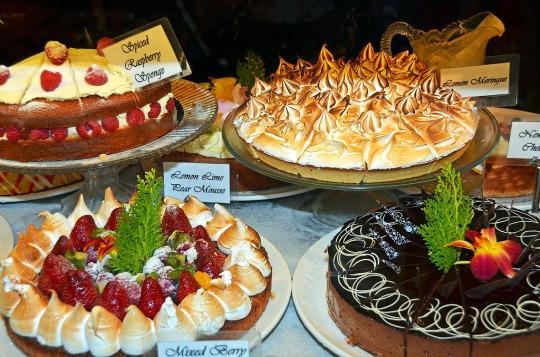 Phòng trà Hopetoun, Melbourne: Phòng trà nằm ở tòa nhà Block Arcade có lịch sử lâu đời, và bắt đầu phục vụ loại trà cao cấp từ năm 1892. Ngoài các loại trà, Hopetoun còn làm ra các loại bánh ngọt thơm ngon nổi tiếng, hấp dẫn du khách khắp nơi.