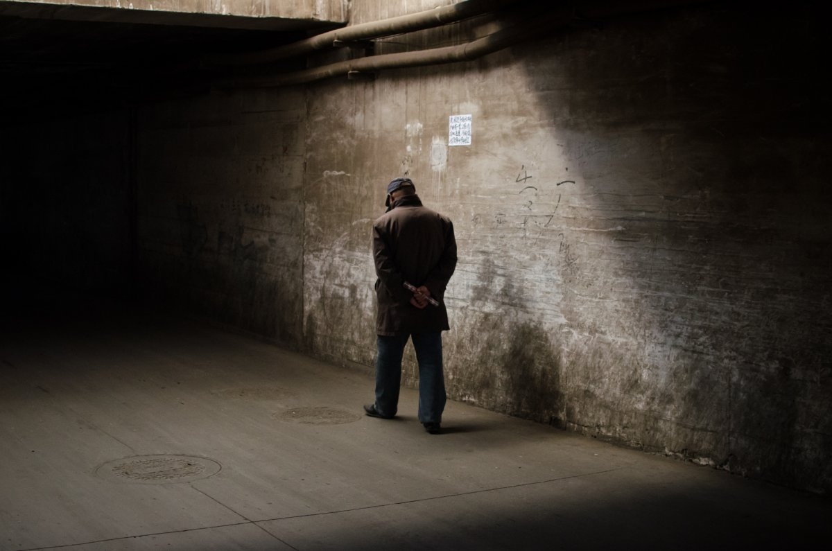 Trung Quốc là nước khiến Gandy gặp nhiều khó khăn nhất không chỉ bởi thời tiết khắc nghiệt và thay đổi thất thường. Ở Lan Châu, anh còn bị móc túi hết sạch tiền và phải chờ chuyển khoản từ nhà mới có tiền tiêu tiếp.