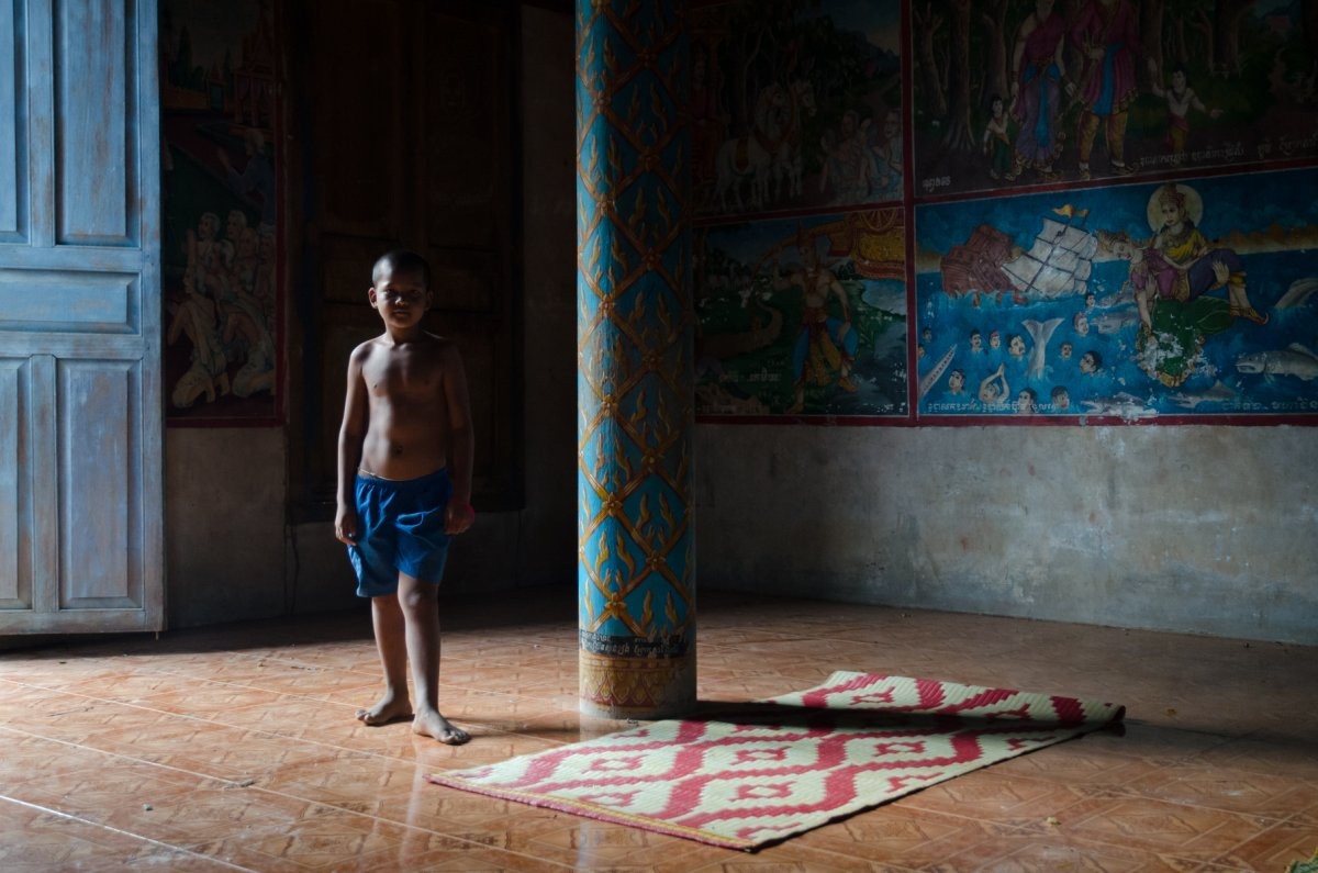 Qua đêm tại một tu viện ở Campuchia.