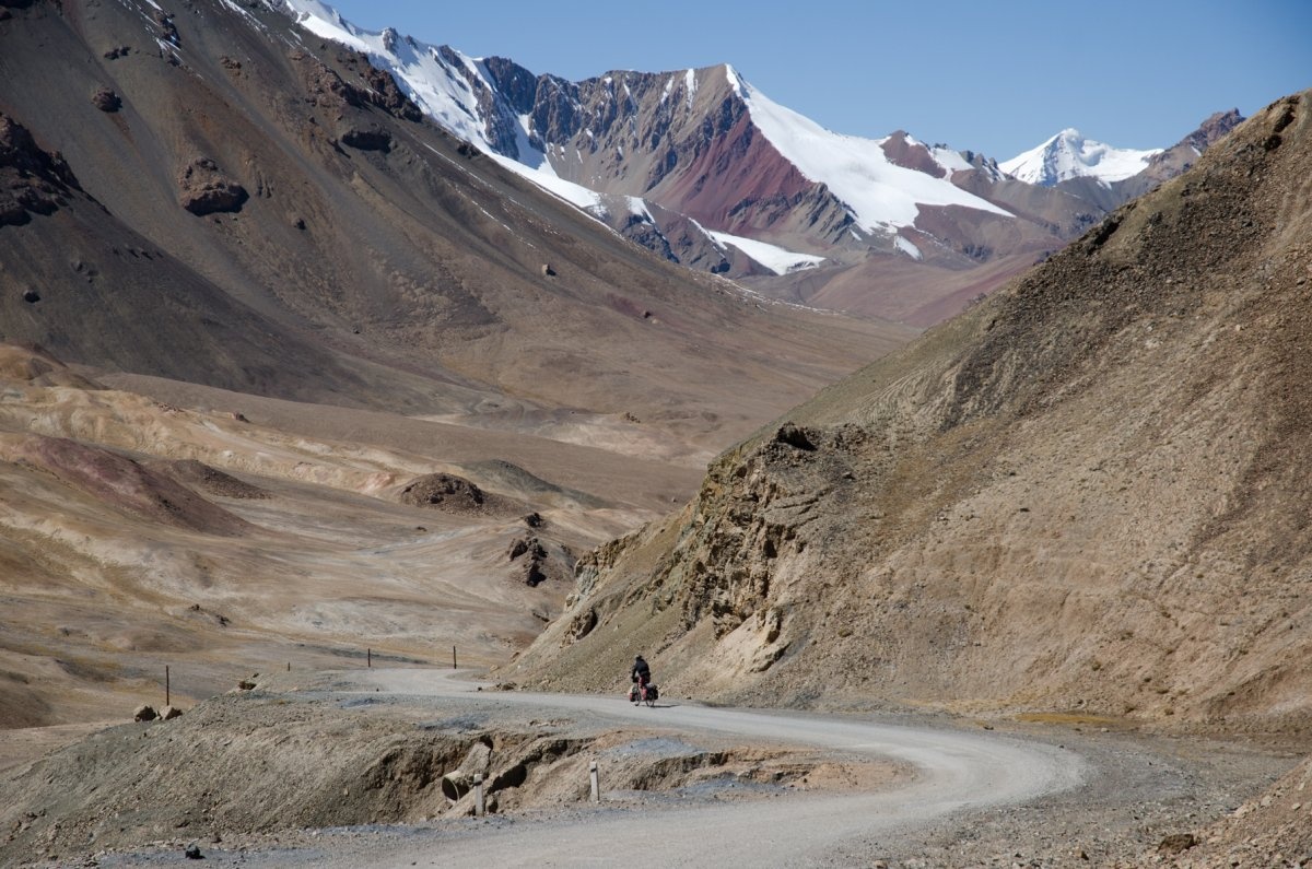Từ khi còn nhỏ, Gandy đã ấp ủ giấc mơ thực hiện những chuyến đi như trong tác phẩm Treasure Island của Ernest Shackleton và Robert Louis Stevenson. Là một người làm nghề quy hoạch đô thị ở London, Gandy thường đạp xe để thoát khỏi cuộc sống thành thị xô bồ. Với anh, đó cũng như một liệu pháp thiền.