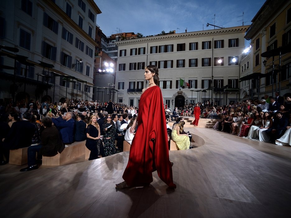 8. Rome: Thành Rome luôn dành tình yêu cho những buổi tiệc xa hoa, những phong cách thời trang cổ điển, khiến du khách đến đây sẽ có cảm giác như lạc vào một bộ phim nào đó.