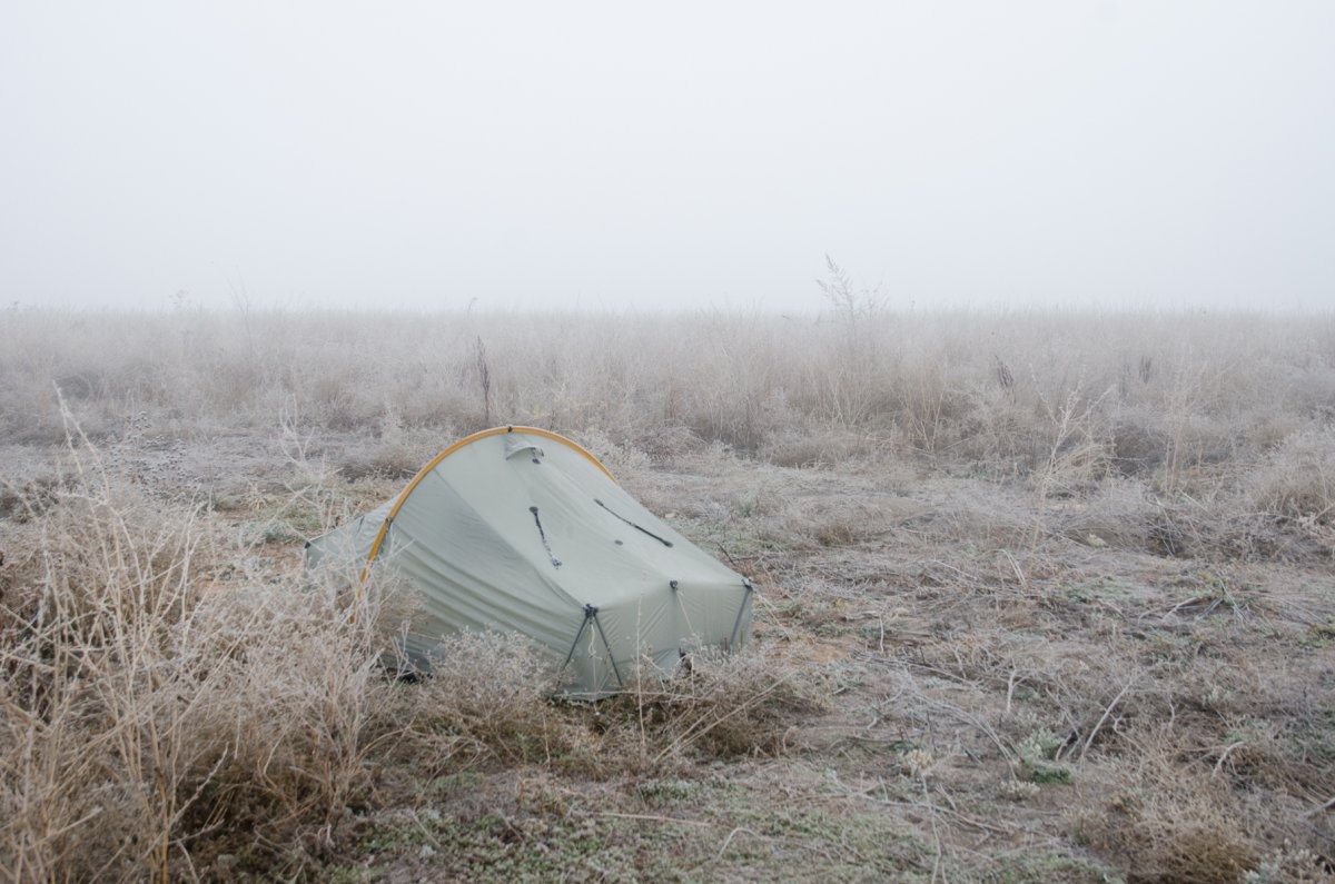 Gandy tới Kazakhstan thì trời bắt đầu vào đông. Tuyết phủ trắng khắp nơi.