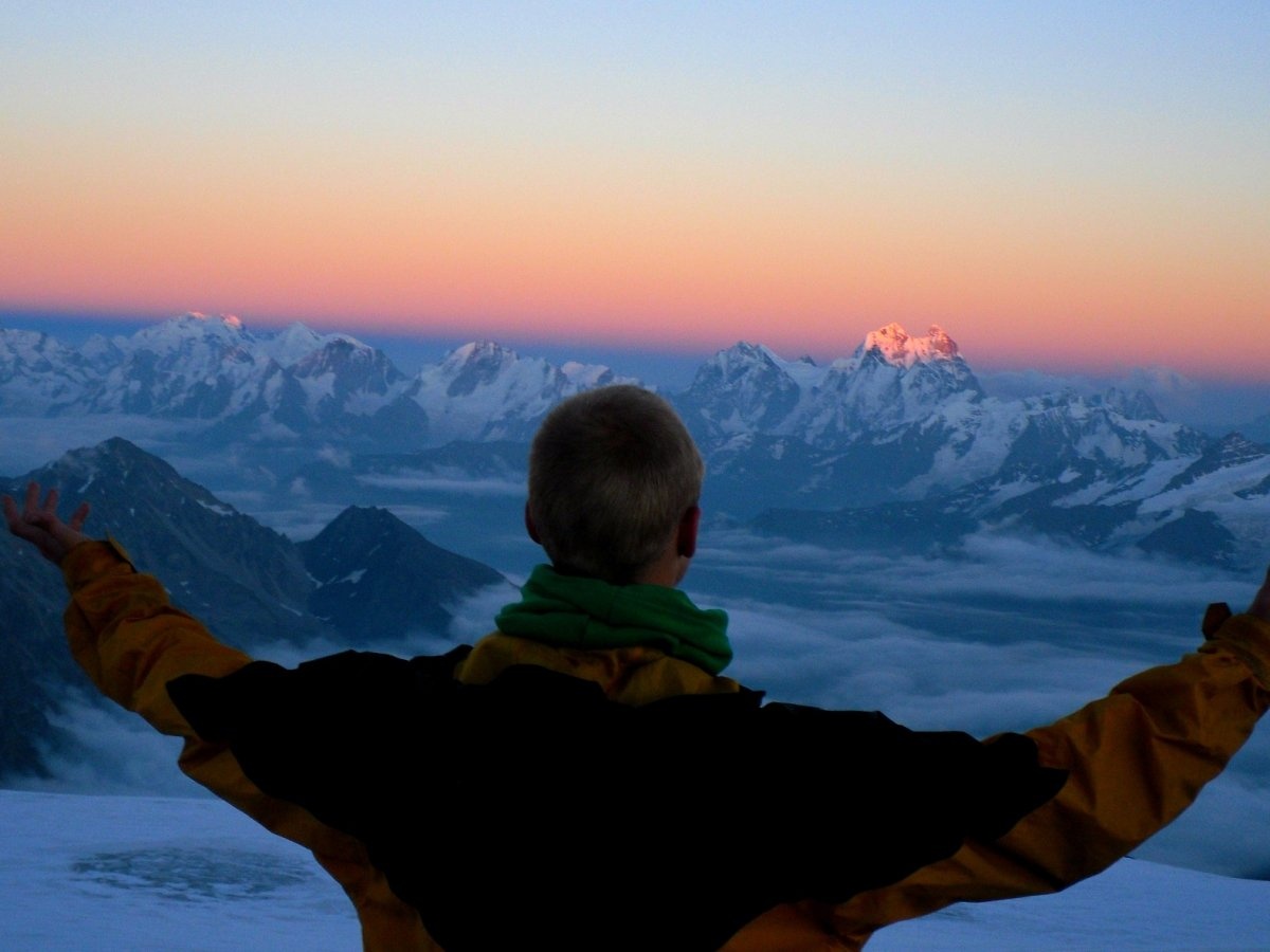 Smirnoff còn chinh phục đỉnh núi Elbrus ở Nga, đây là đỉnh núi cao nhất châu Âu và là một phần của dãy Caucasus.