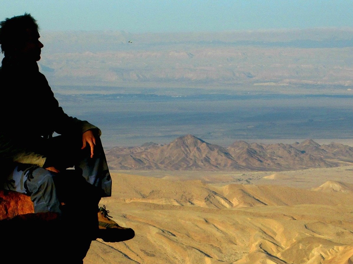 Một trong những thử thách khó khăn nhất của Smirnoff là trải qua 7 ngày một mình ở sa mạc Jordan. Anh bị lạc đường, không có đồ ăn nước uống trong 2 ngày cho tới khi gặp được người giúp đỡ. “Khi ở sa mạc, tất cả những tiếng động đều biến mất. Âm thanh của bản ngã, âm thanh của mọi người xung quanh, âm thanh của cuộc sống văn minh. Và ở đây, bạn có thể bắt đầu nghe thấy một giọng nói rất rõ ràng của con người thực sự trong bạn”, anh chia sẻ.