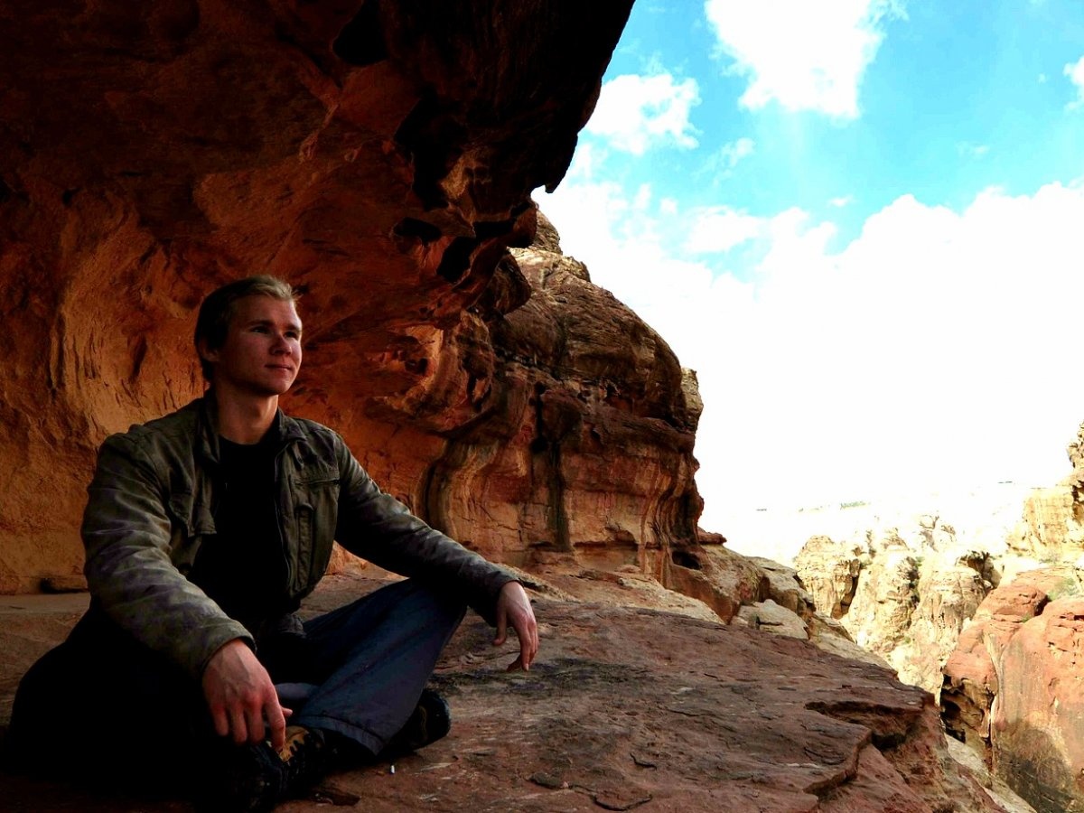 Smirnoff cho rằng, dành thời gian một mình là việc rất quan trọng. “Cô đơn giúp cuộc sống có thêm vẻ đẹp, những trải nghiệm quan trọng nhất cuộc đời tôi là khi tôi chỉ có một mình”.